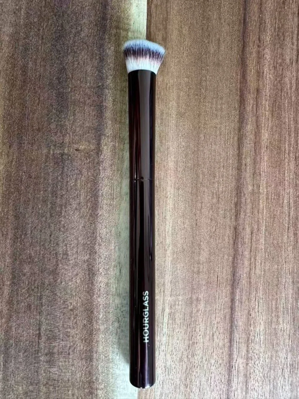 Hourglass Vanish Seamless Finish Concealer Brush